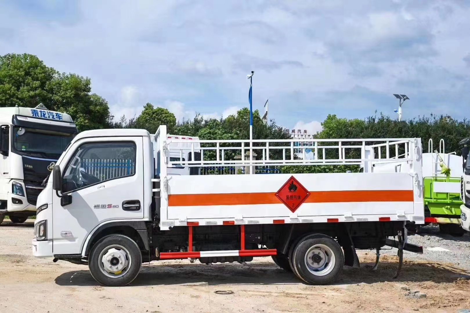 躍進(jìn)國(guó)六柴油氣瓶運(yùn)輸車(chē)